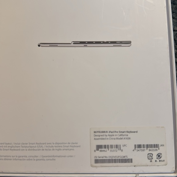 Brand new iPad Pro Smart Keyboard - Picture 4 of 5